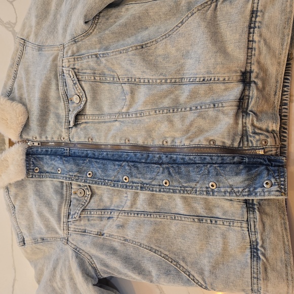 American Eagle Outfitters Womens Sherpa Lined Denim Jacket Blue Size Medium - Picture 6 of 14